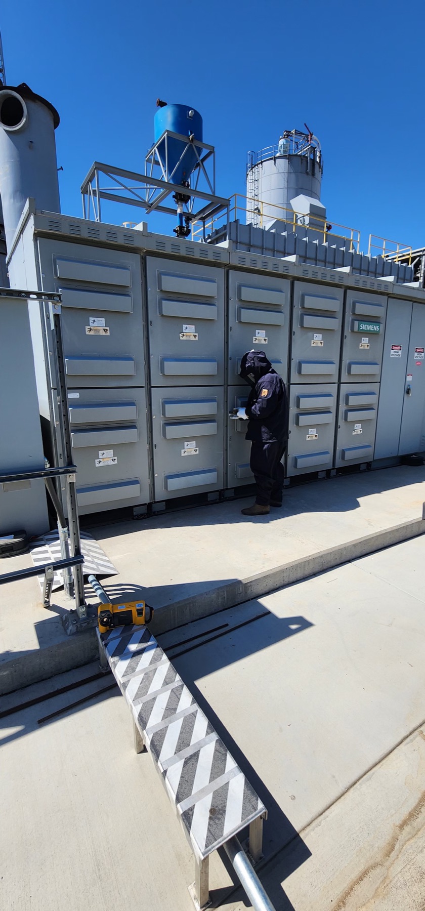 Medium-voltage field service